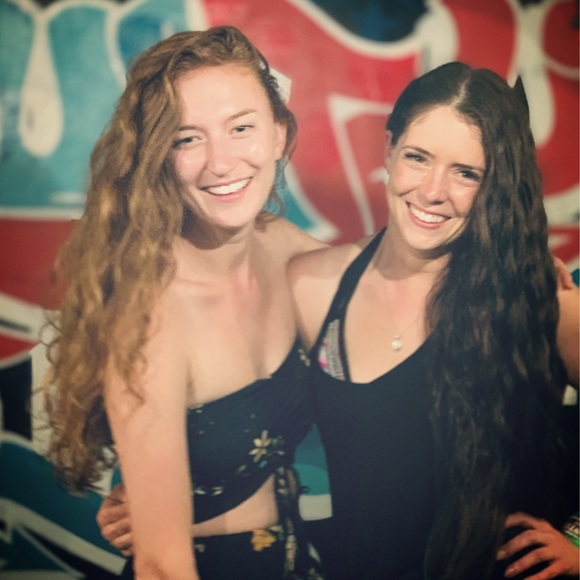 Meet your Posher, Lauren - Picture 4 of 4